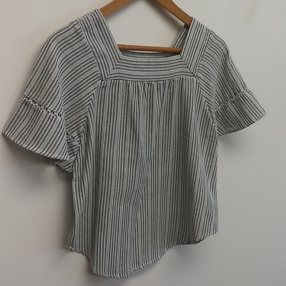 Universal Thread Striped Top - Picture 2 of 10